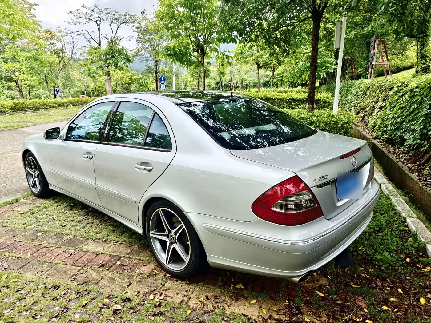 Mercedes-Benz E-Class 2008 Model E 280 Personality Sport Edition фото 5