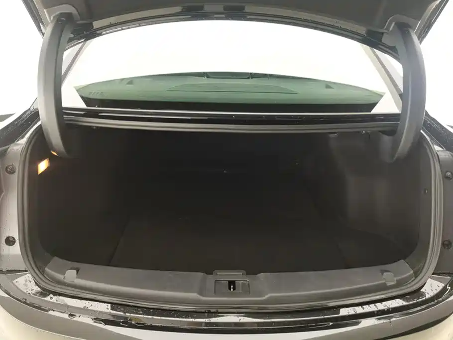 Hongqi E-QM5 2025 2024 Model 610km PLUS
