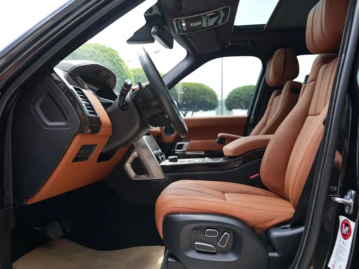 Land Rover Range Rover 2015 3.0 TDV6 Vogue SE Genesis Extended Edition фото 6