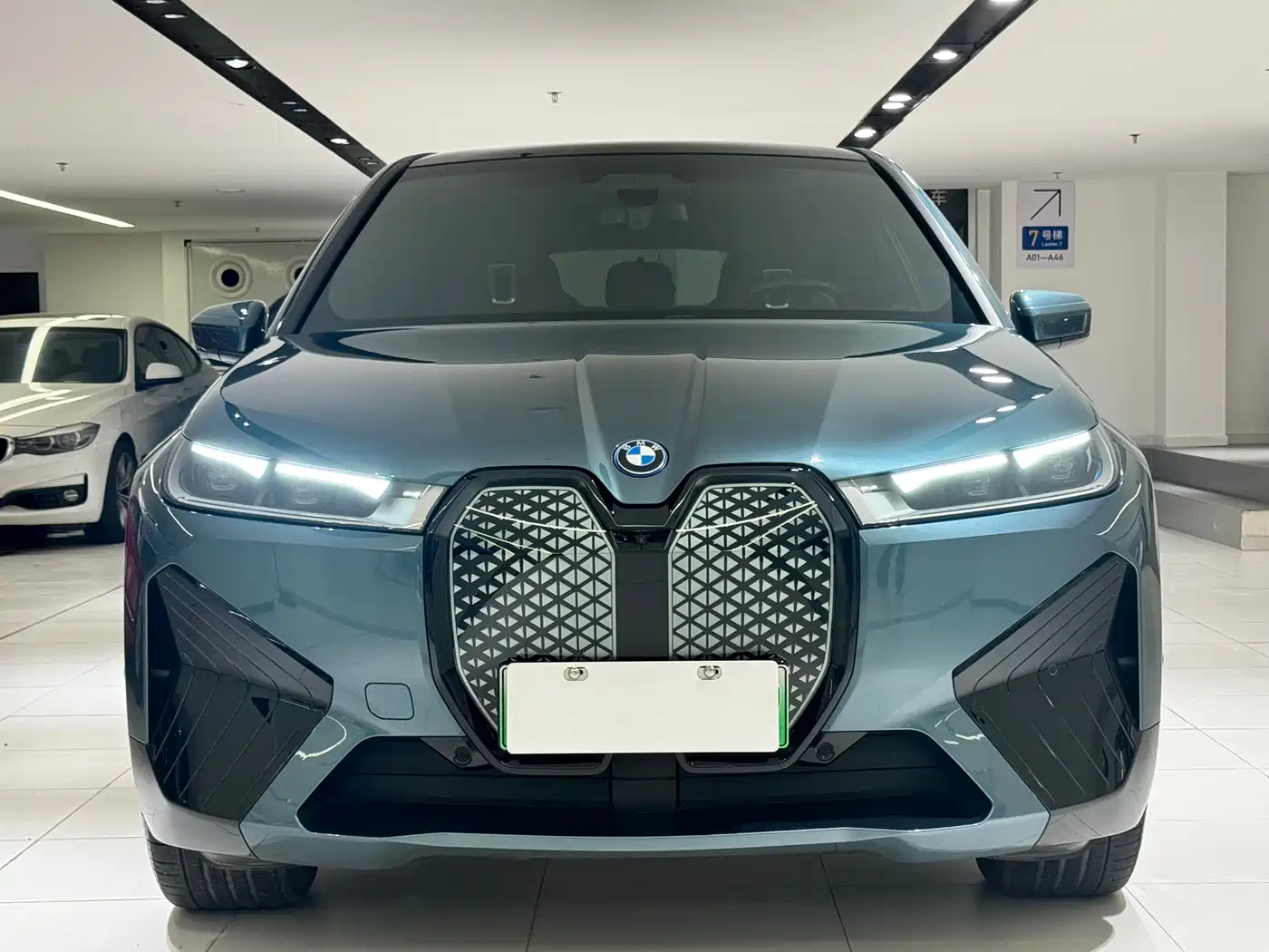 BMW iX 2022 xDrive50 фото 2