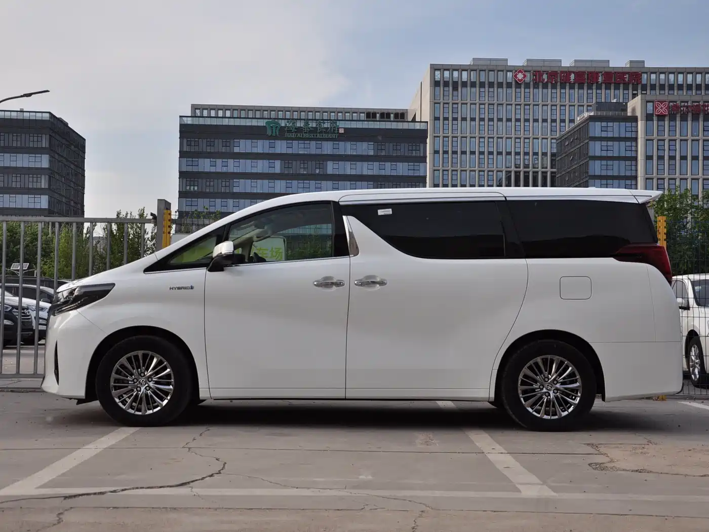 Toyota Alphard 2021 Hybrid 2.5L Premium фото 5