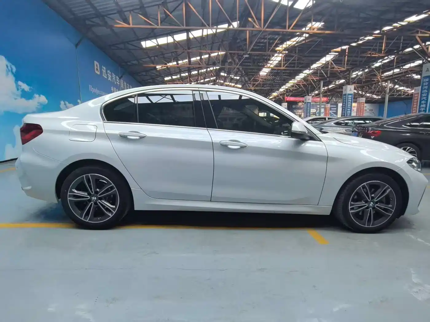 BMW 1 Series 2023 120i M Sport фото 7