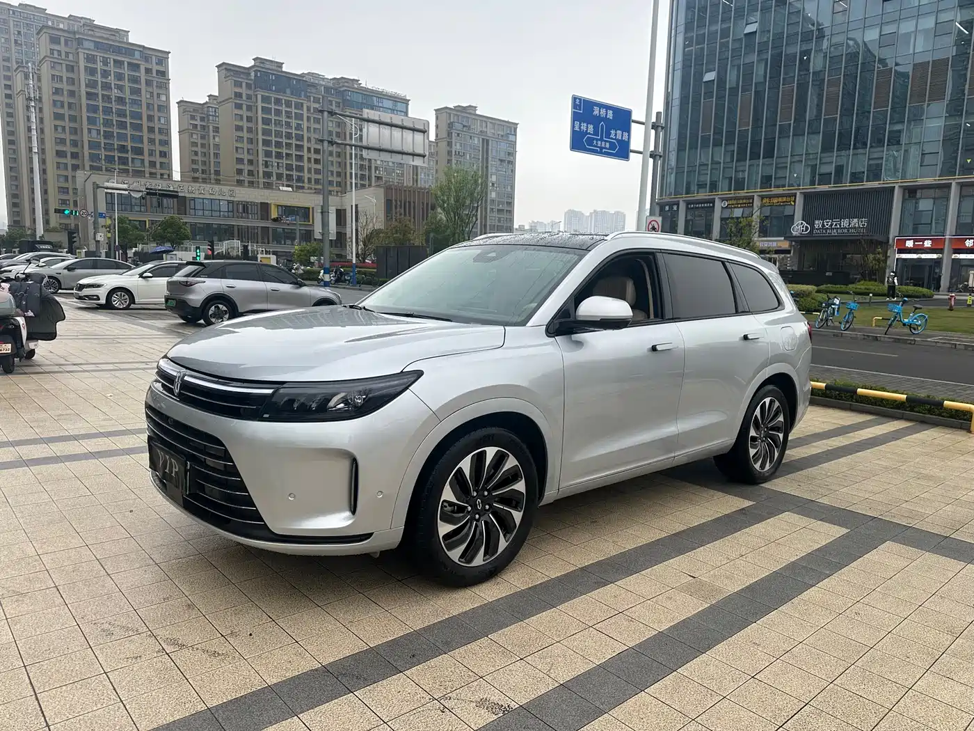 AITO Wenjie AITO M7 2024 1.5T RWD Plus 5-Seater фото 3