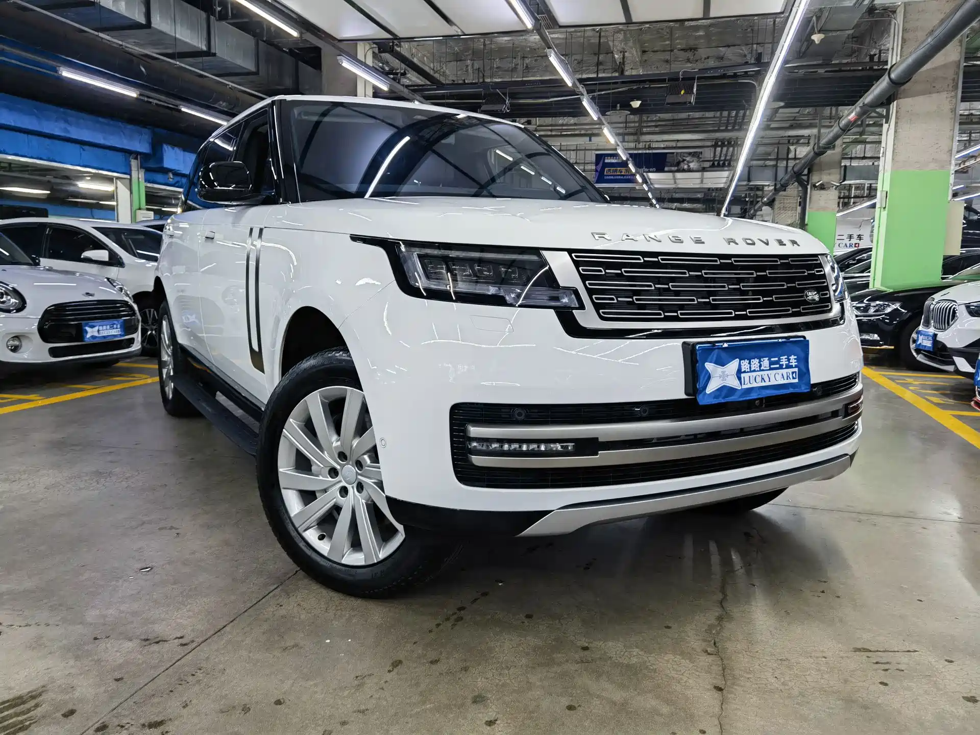 Photo 3 - Land Rover Range Rover