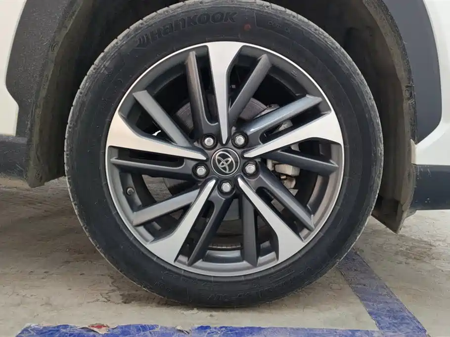 Toyota Frontlander 2022 2.0L CVT Luxury PLUS Edition фото 6