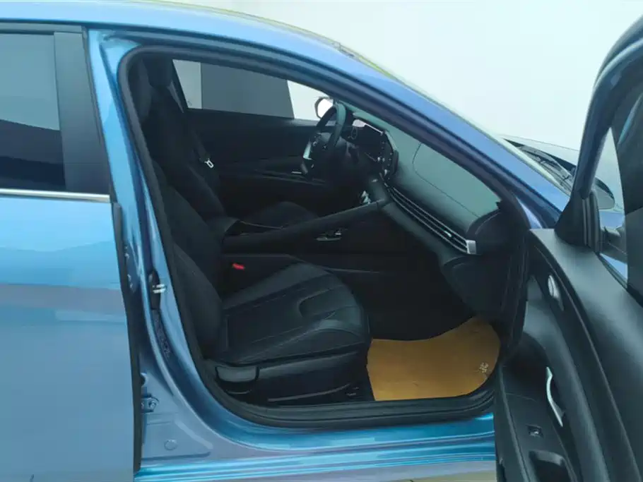 Hyundai Elantra 2023 1.5L CVT GLX Elite Edition фото 8