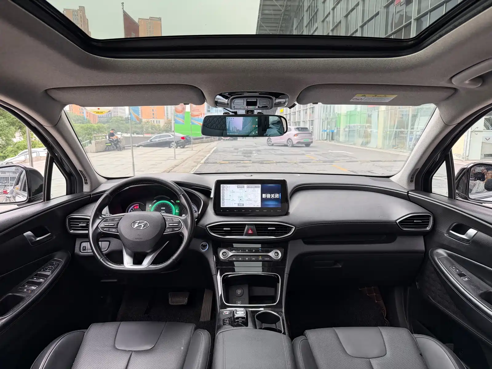 Фото 10 - Hyundai Santa Fe
