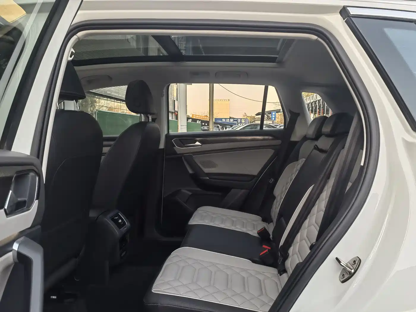 Volkswagen Tayron 2023 300TSI 2WD Luxury Plus Advanced Edition фото 10
