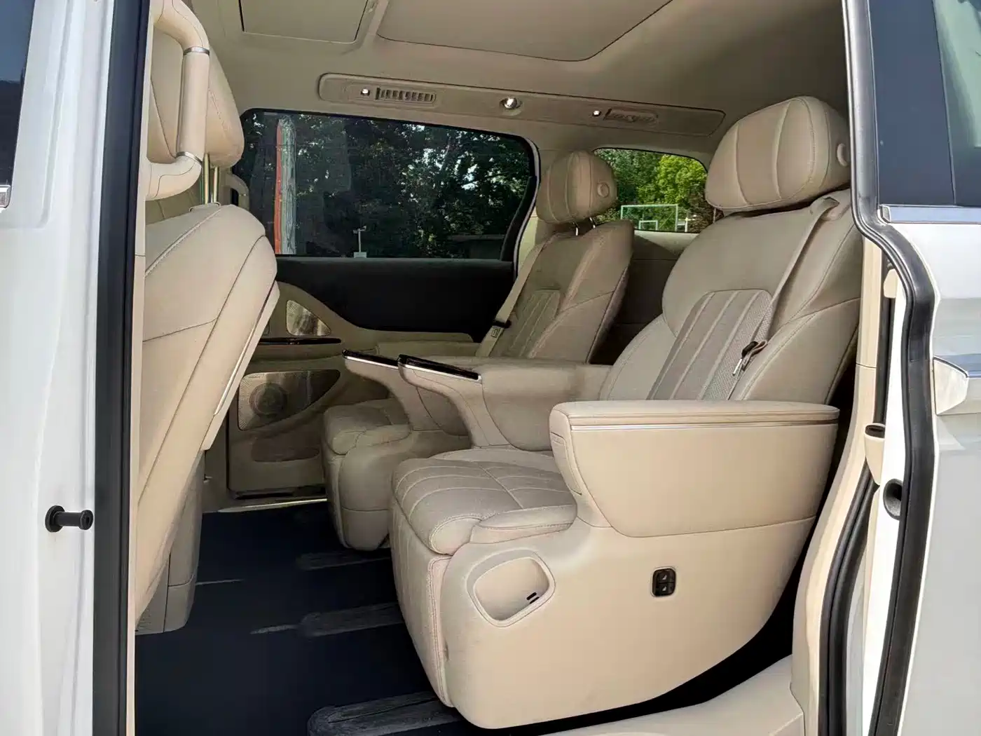 Voyah Auto Voyah Dreamer 2025 PHEV 4WD Kunpeng Premium Edition фото 4