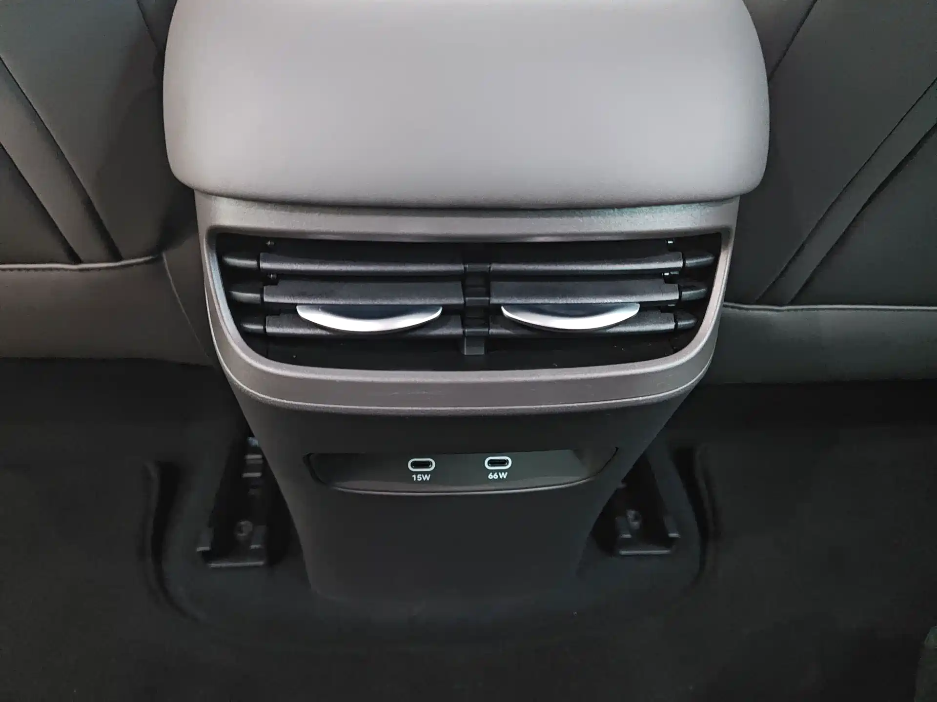 صورة 21 - Shangjie SUV
