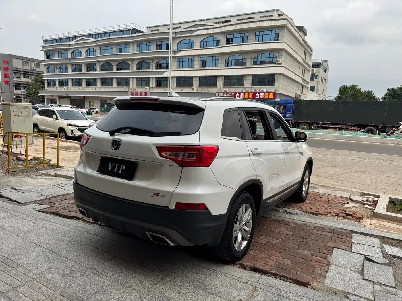CHANGAN CS75