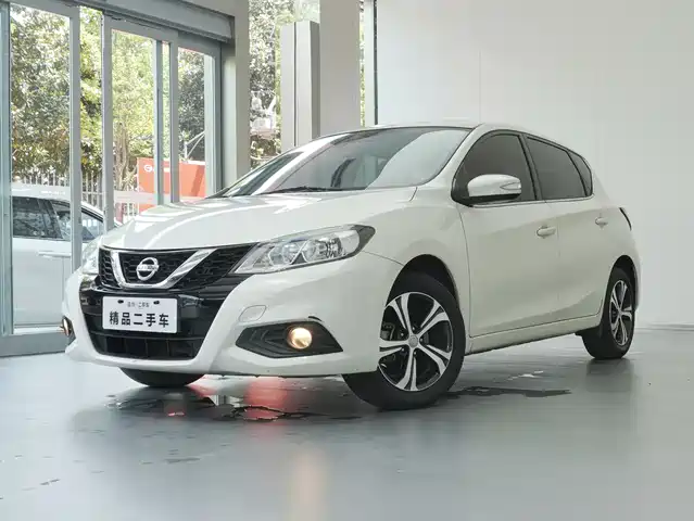 NISSAN TIIDA