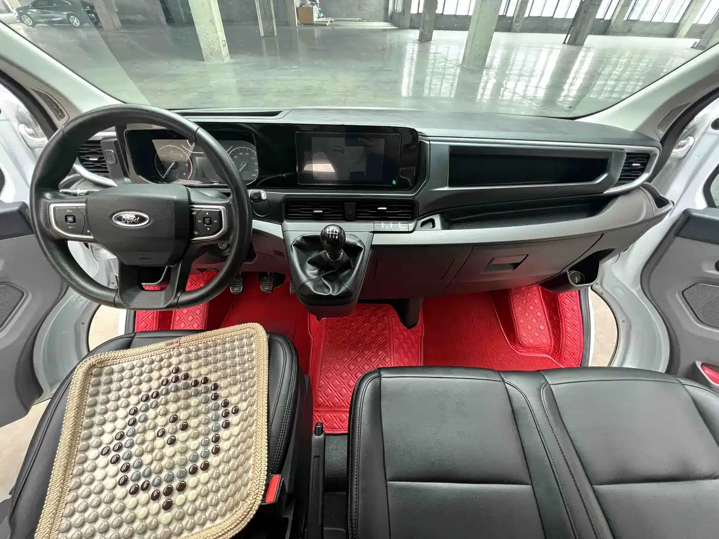 Ford Transit T8 2024 2024 T8 2.3T Diesel Manual Short Wheelbase Medium Roof 6-Seat Multi-Purpose Version 3/3