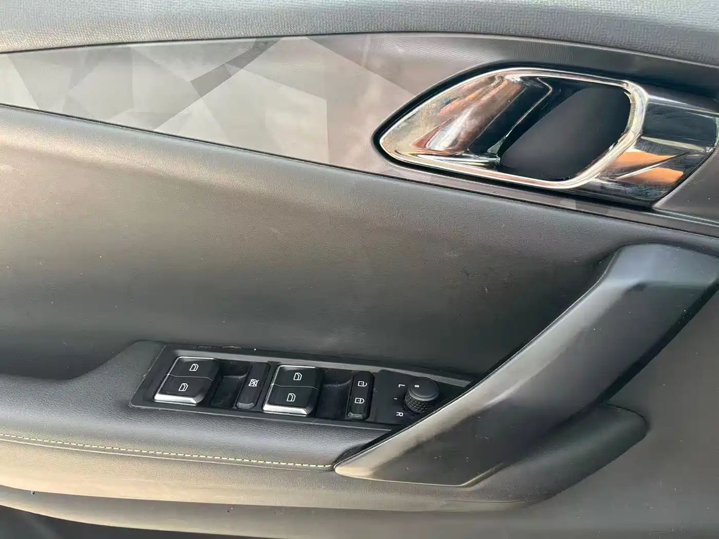 Lynk & Co 06 EM-P 2023 2023 1.5T Remix PHEV Hero