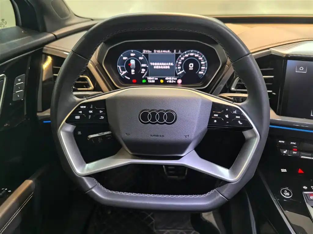 AUDI Q4 E TRON