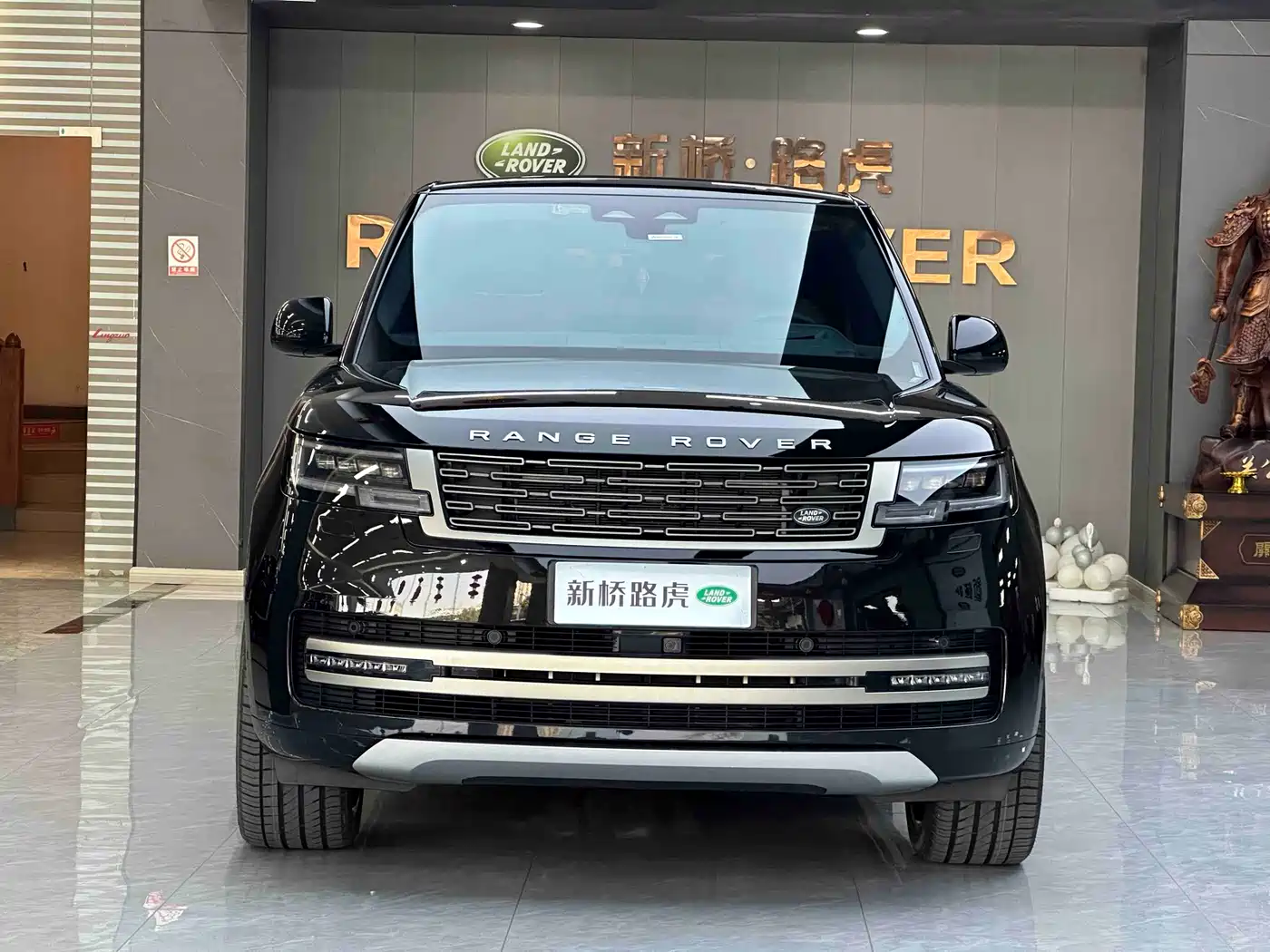 Land Rover Range Rover 2023 Facelift 3.0 L6 400PS Prosperity Extended Version фото 2