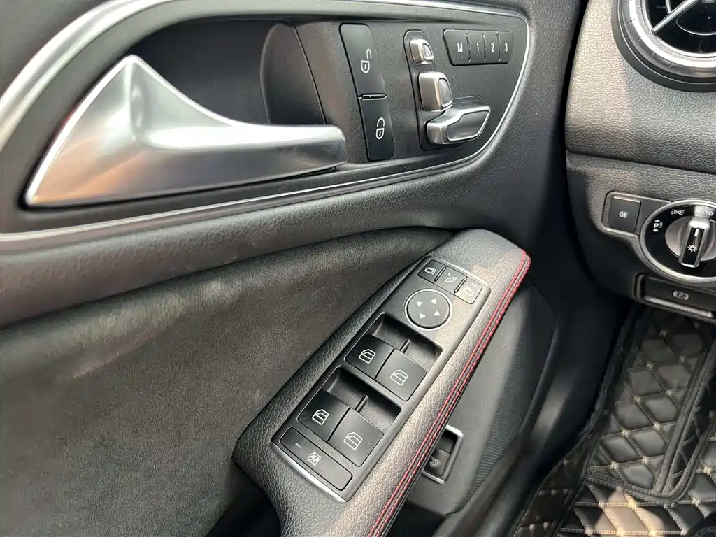 Mercedes-Benz CLA (Import) 2018 CLA 220 4MATIC фото 37