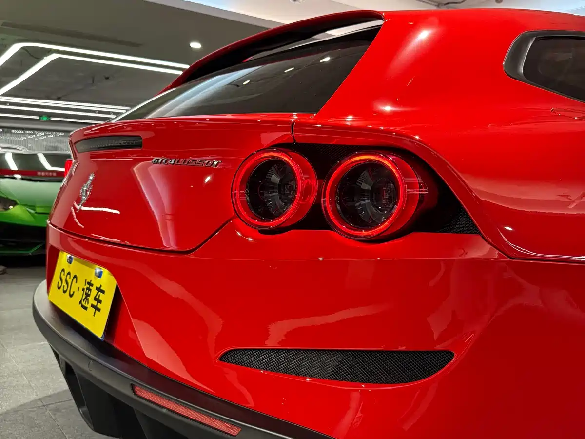 Ferrari GTC4Lusso 2017 3.9T V8 фото 7
