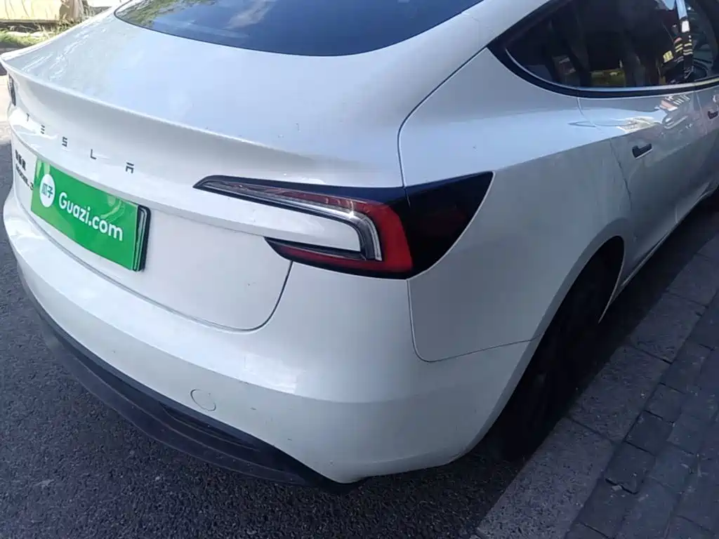 Tesla Model 3 2026 2025 Model Year Facelift Rear-Wheel Drive