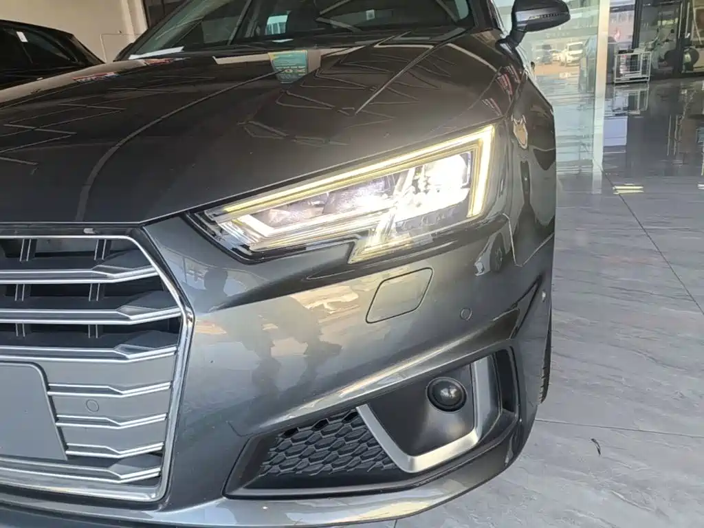 Photo 24 - Audi A4L