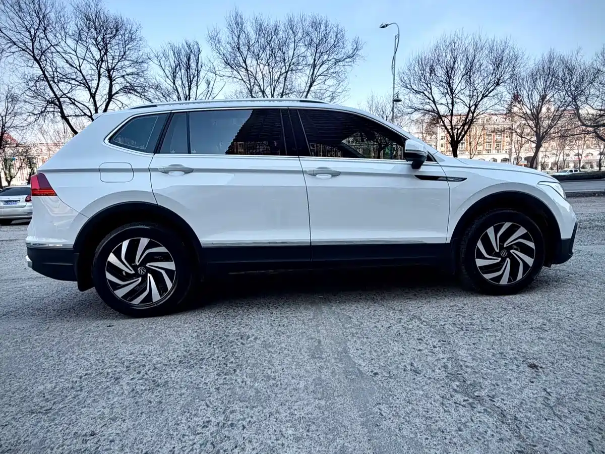 Volkswagen Tiguan L 2023 280TSI 2WD Trend Limited Edition фото 7