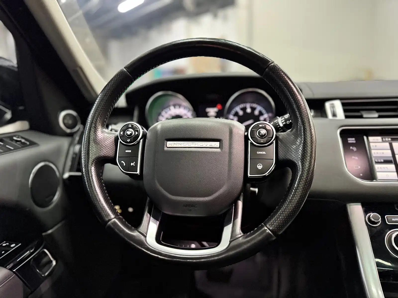 Фото 10 - Land Rover Range Rover Sport