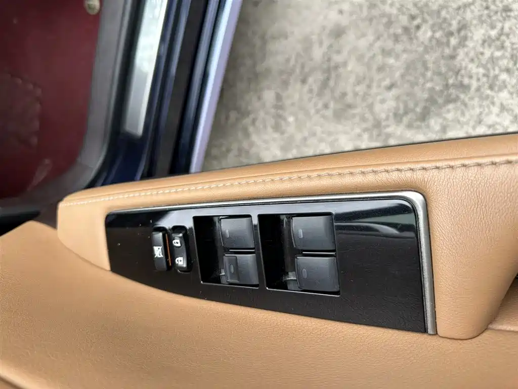 Lexus ES 2015 200 Elite Edition фото 11