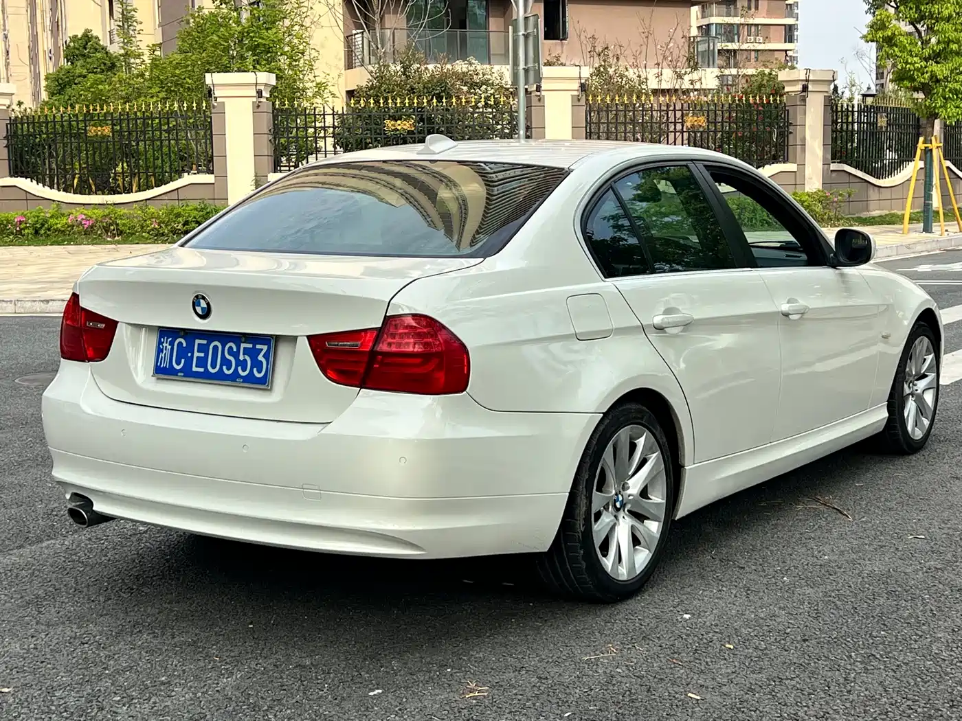 BMW 3 Series 2012 320i Luxury фото 5