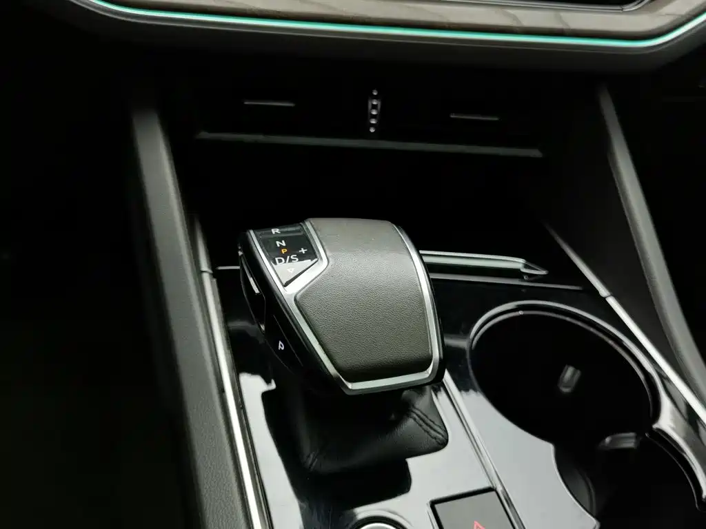 Фото 13 - Volkswagen Touareg