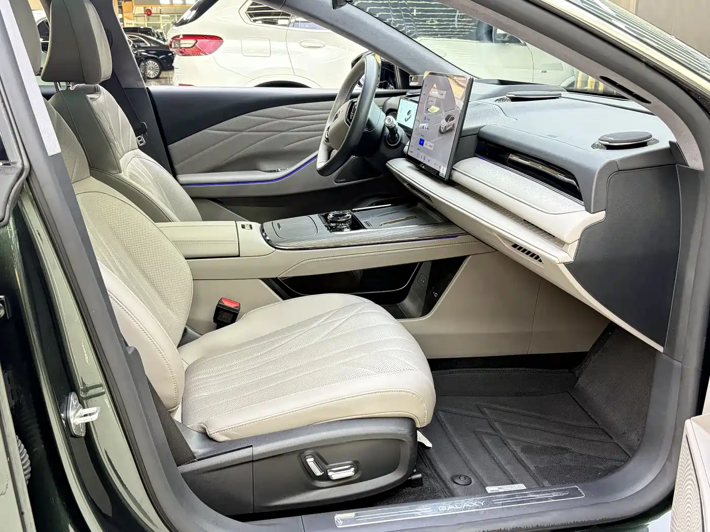 Geely Galaxy Galaxy Xingyao 8 2025 130km EM-P Starship Edition фото 22