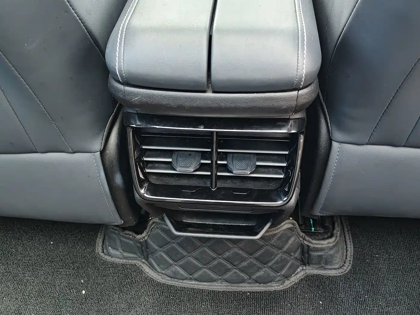 Photo 13 - Geely Atlas L