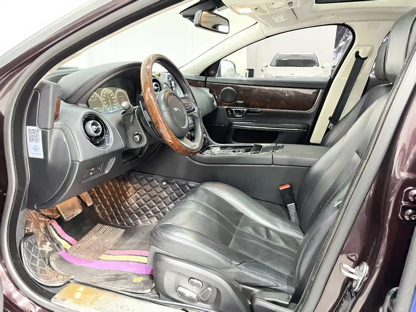 Photo 4 - Jaguar XJ