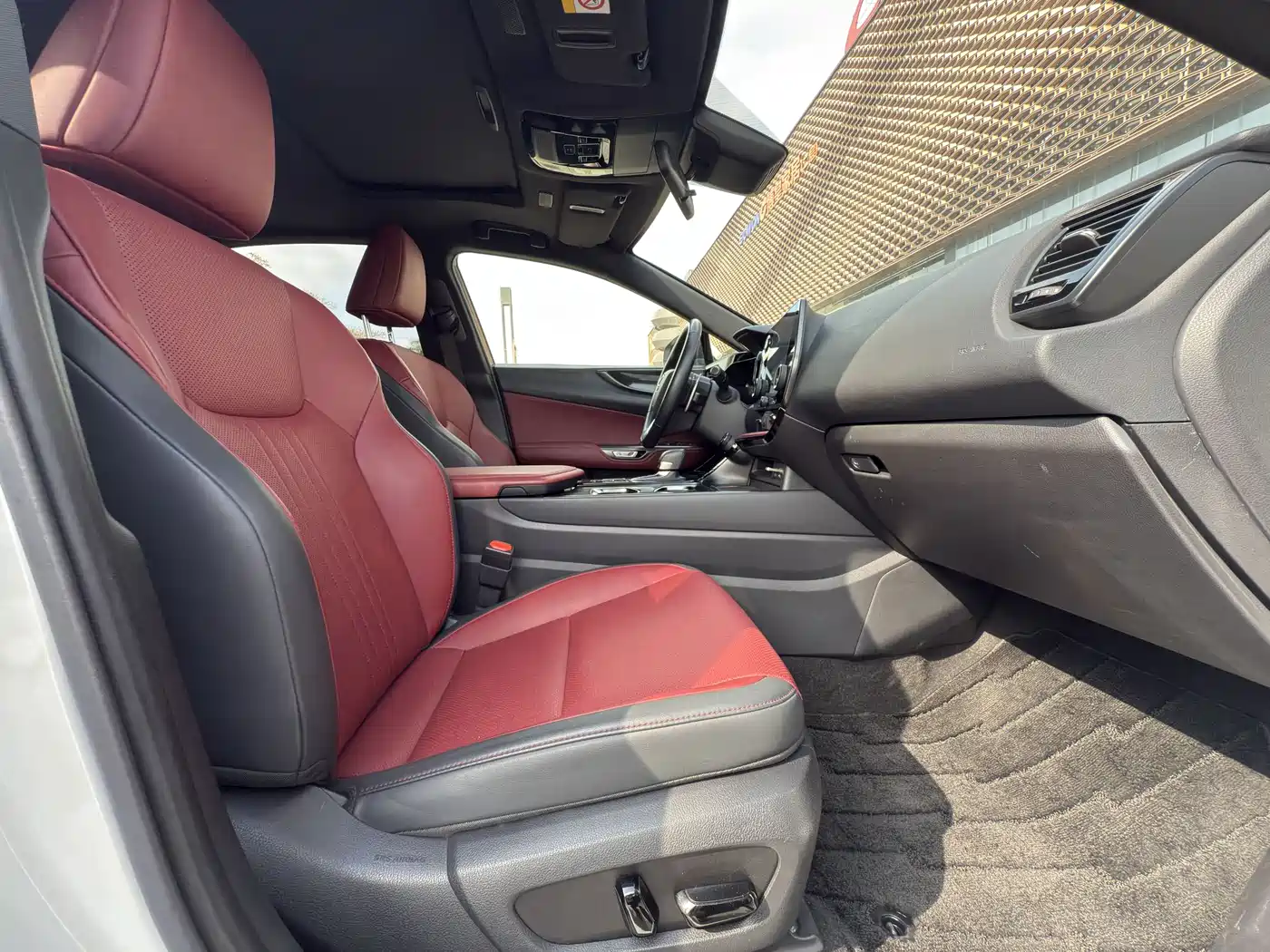 Lexus NX 2022 260 FWD Joy Creation Edition фото 8
