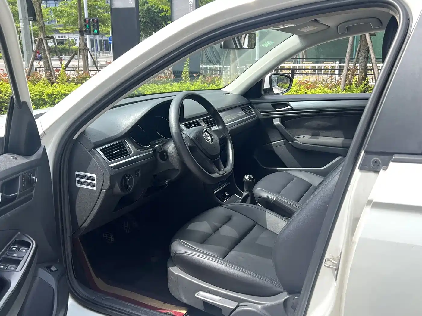 Volkswagen Bora 2016 Model 1.6L Manual Fashion фото 7