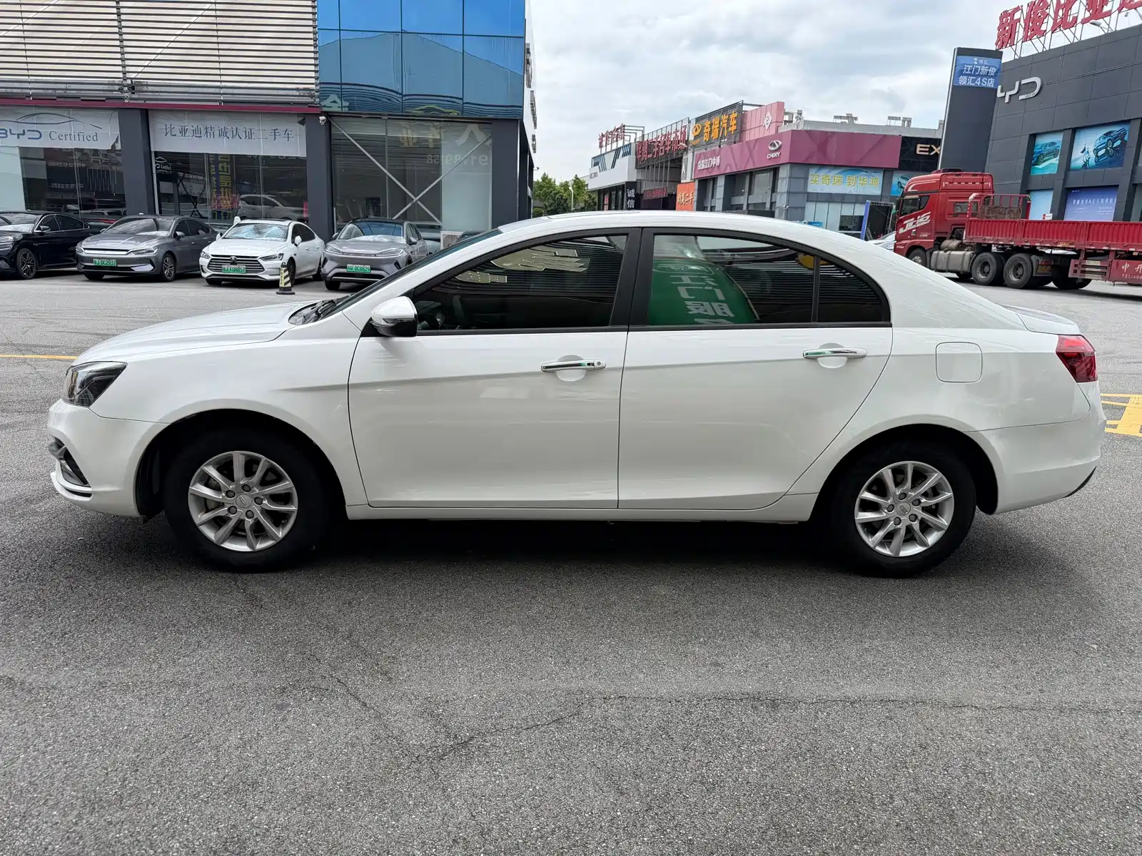Фото 6 - Geely Emgrand