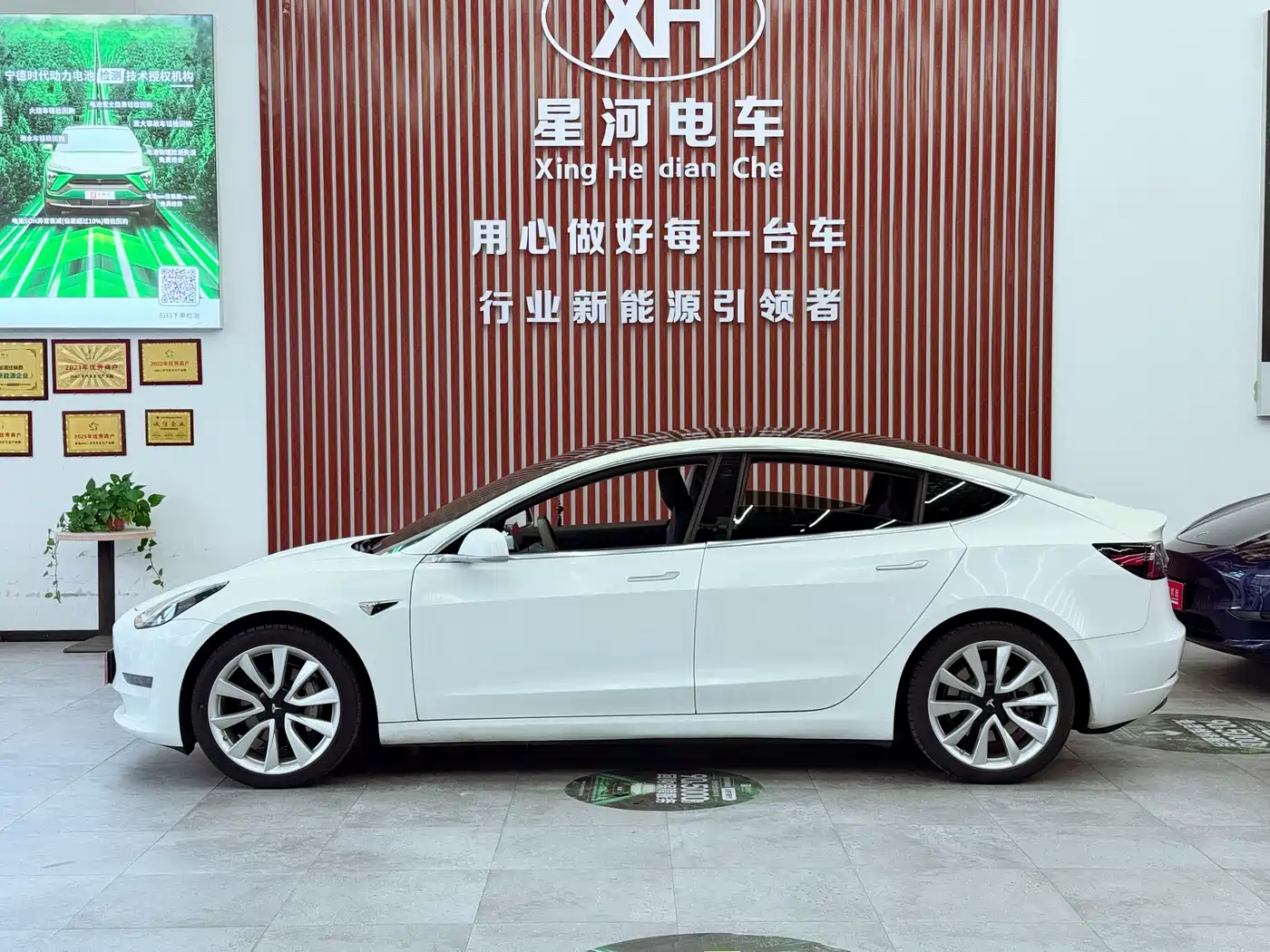Фото 4 - Tesla Model 3