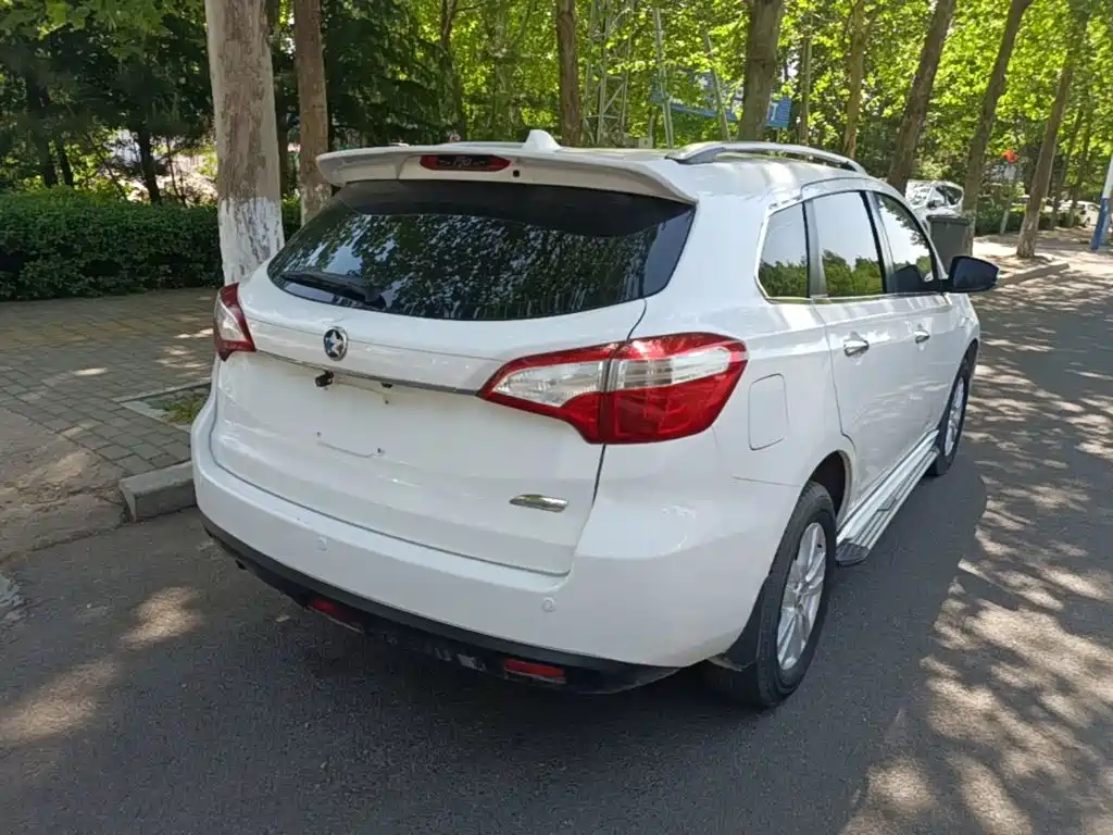 Venucia T70 2015 2015 2.0L CVT Ruixing Edition