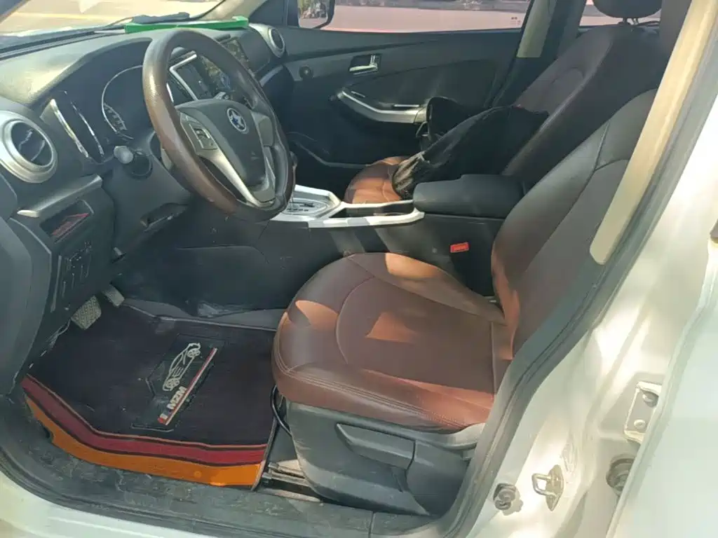 Venucia T70 2015 2015 2.0L CVT Ruixing Edition