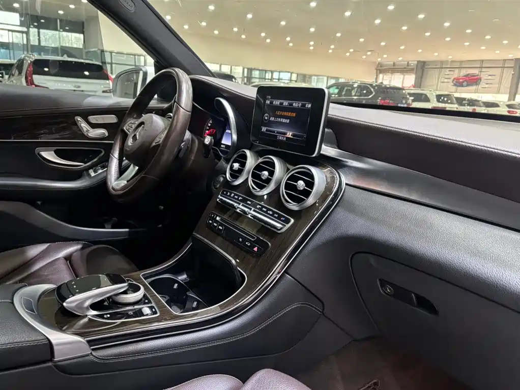 MERCEDES-BENZ GLC