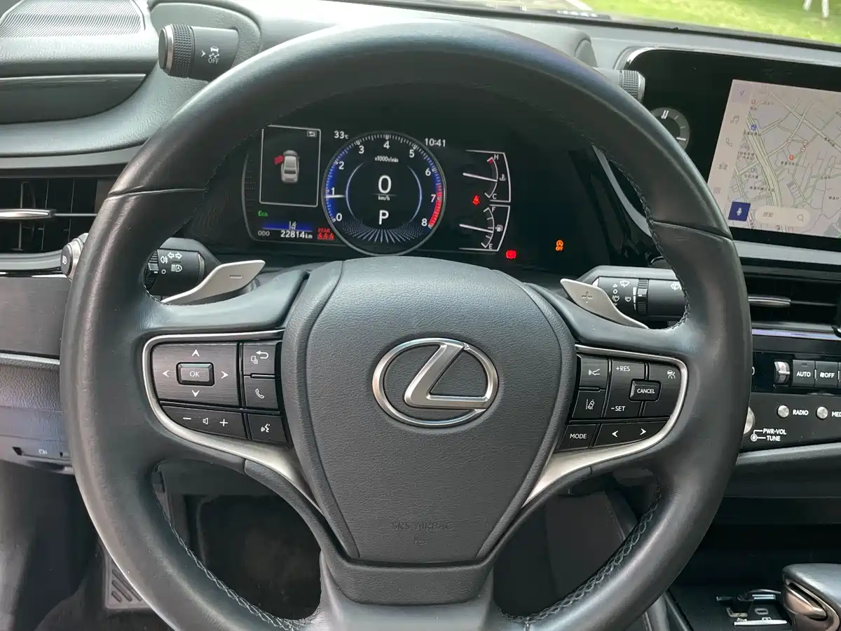 Фото 9 - Lexus ES