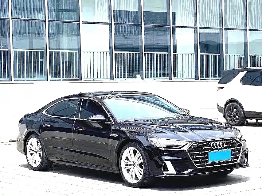 Фото 2 - Audi A7L