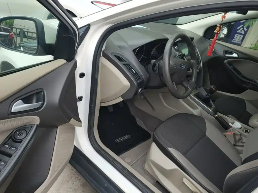 Ford Focus 2014 2012 Sedan 1.6L Manual Comfort