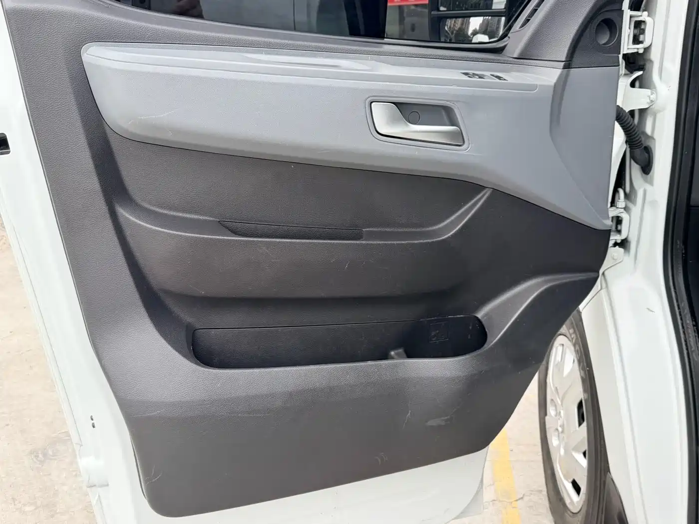 SAIC Maxus Xintu V80 2024 Aoyun Value Edition 6AMT Long Wheelbase Medium Roof 127Ps 6/7/8/9 Seats фото 7