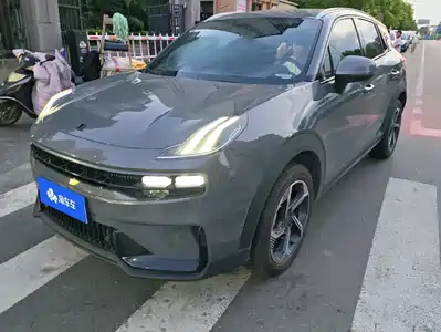 Lynk & Co 06