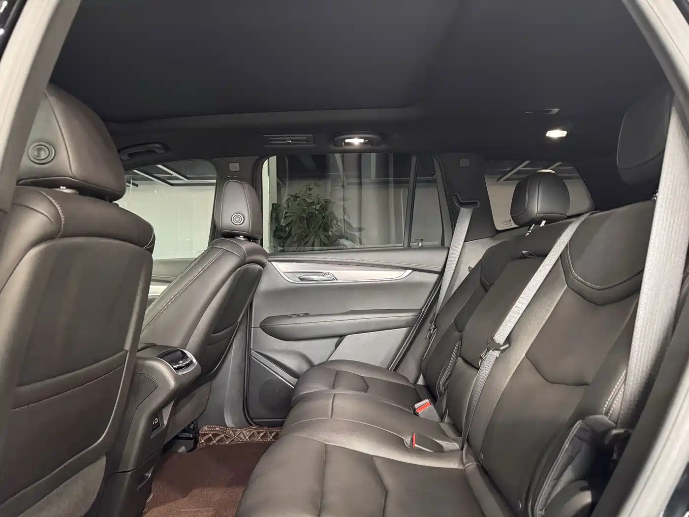 Photo 15 - Cadillac XT6
