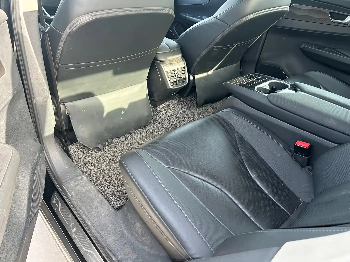 Hongqi E-QM5 2022 431km Charging Enjoyment Edition фото 7