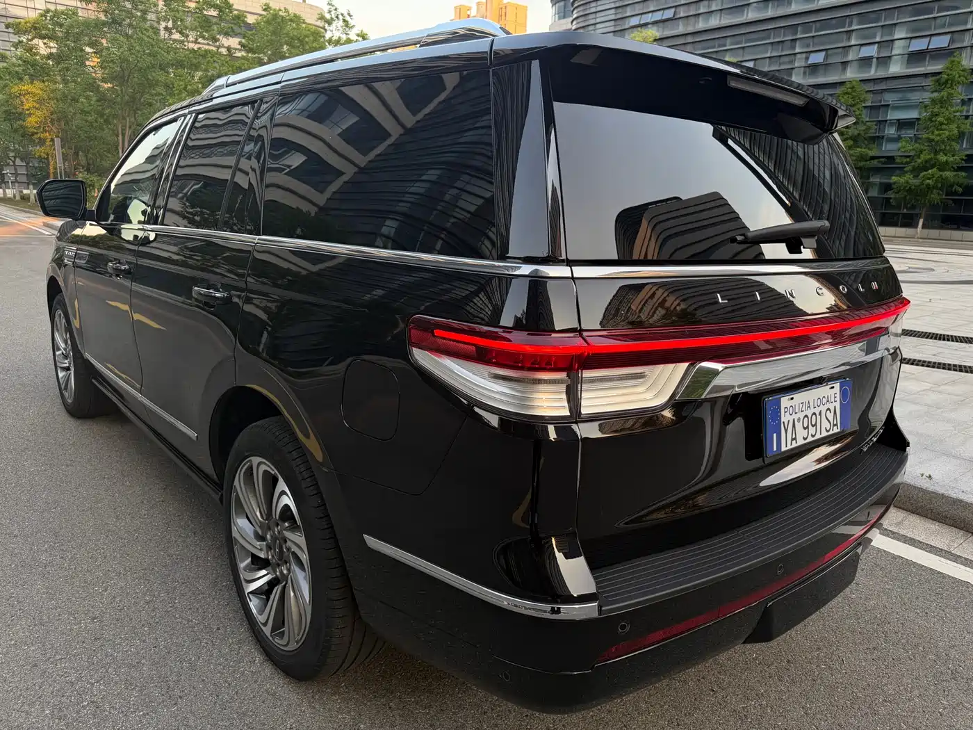 LINCOLN NAVIGATOR
