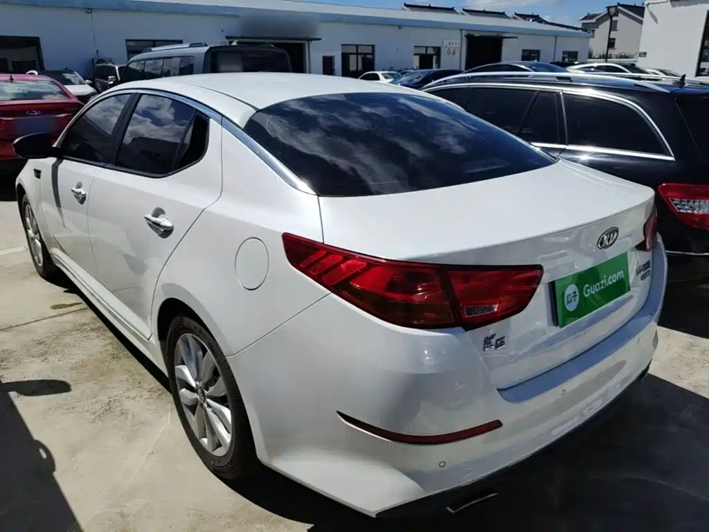 Photo 5 - Kia K5