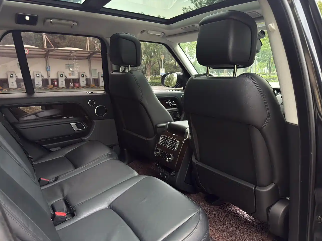 Photo 13 - Land Rover Range Rover