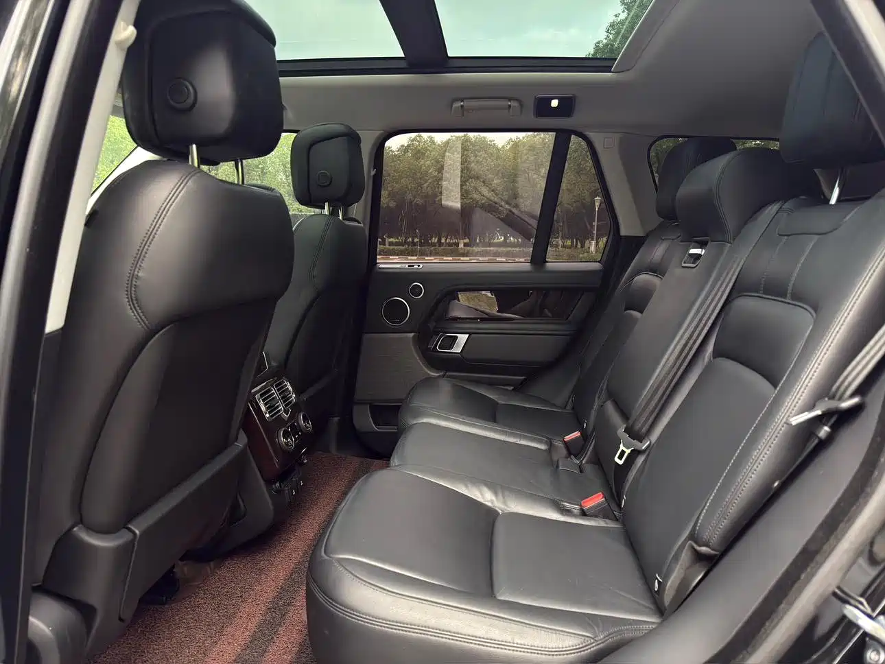 Photo 9 - Land Rover Range Rover